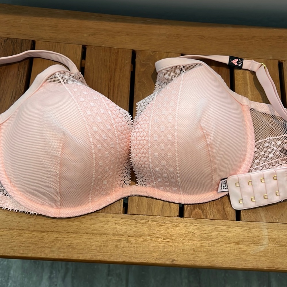 NWT Victoria’s Secret pink underwire lace bra 34d